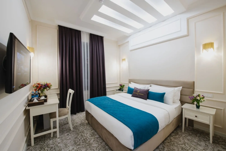 Standard Double room with view