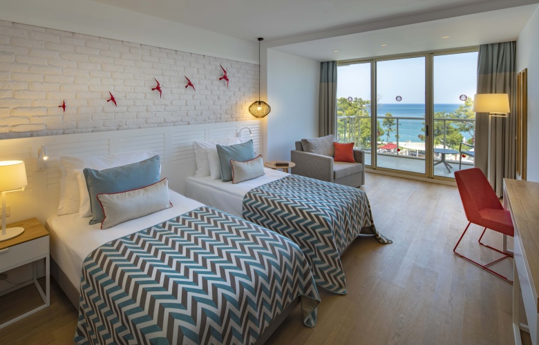 Superior Triple room with partial sea view