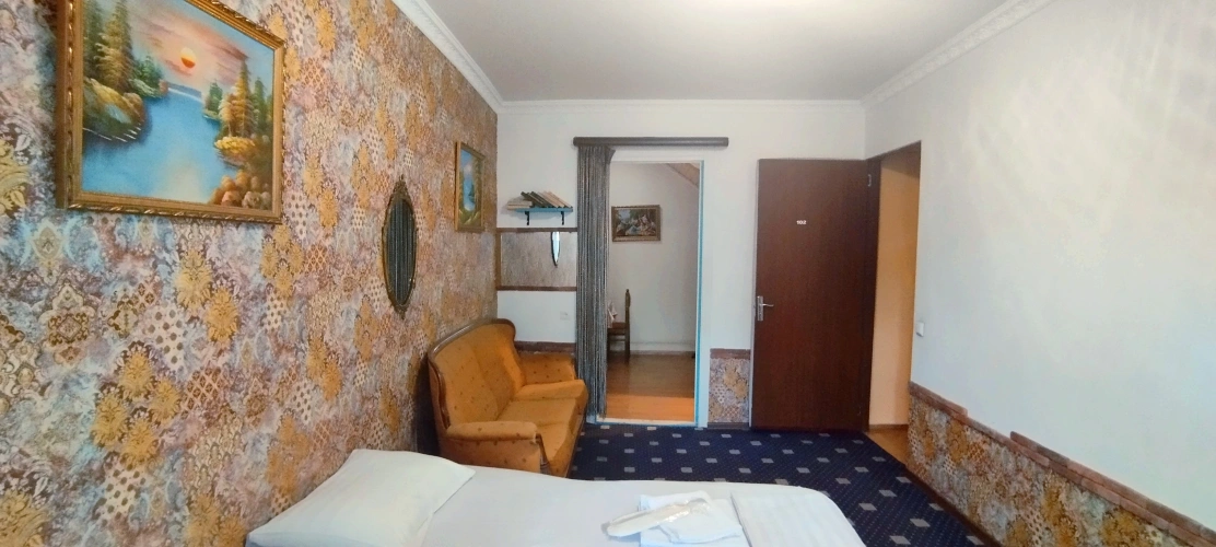 Standard Twin room with courtyard view