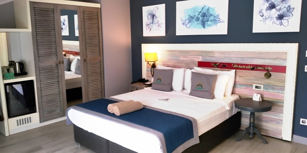 Deluxe Triple room with balcony and with view