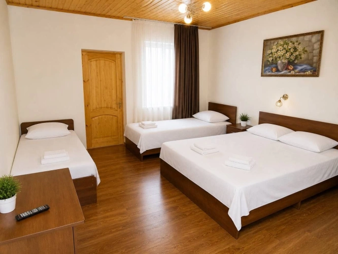 Standard Quadruple room with courtyard view