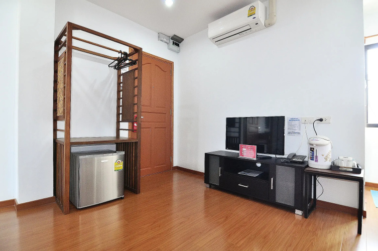ZEN Rooms Suthisan Hotel