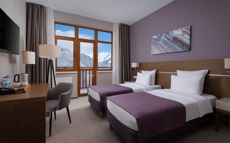 Двухместный номер Grand Premier с балконом и с видом на горы (2 отдельные кровати) - изображение 1