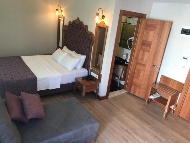 Suite with balcony and with city view