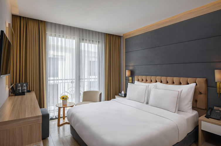 Deluxe Double room with city view