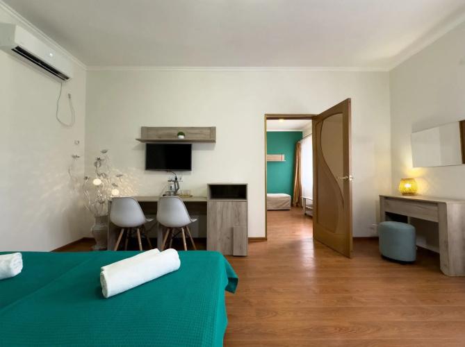 Suite with balcony and with mountain view