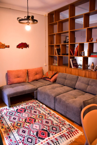 Dom Bibliotekarya s Balkonom Flat