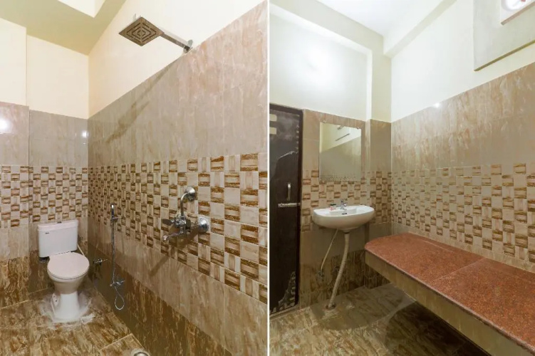 Kris International Mughalsarai Hotel