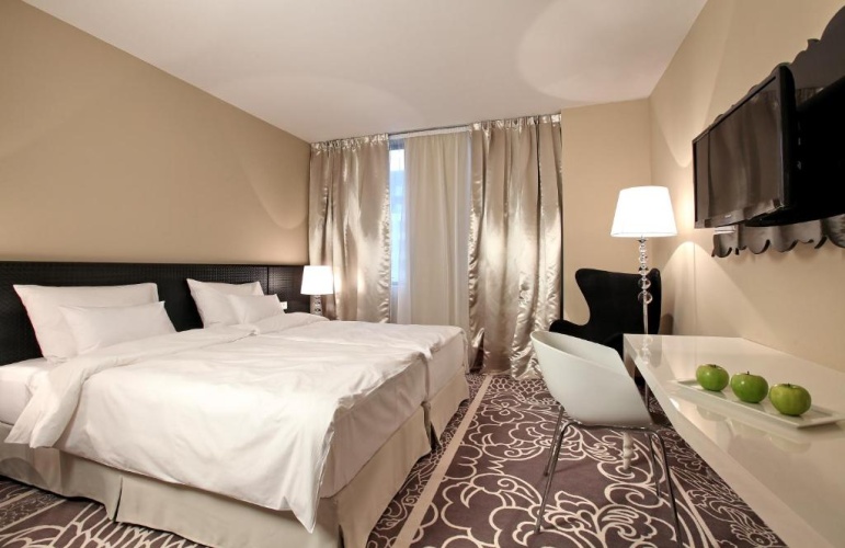 Superior Double room with city view