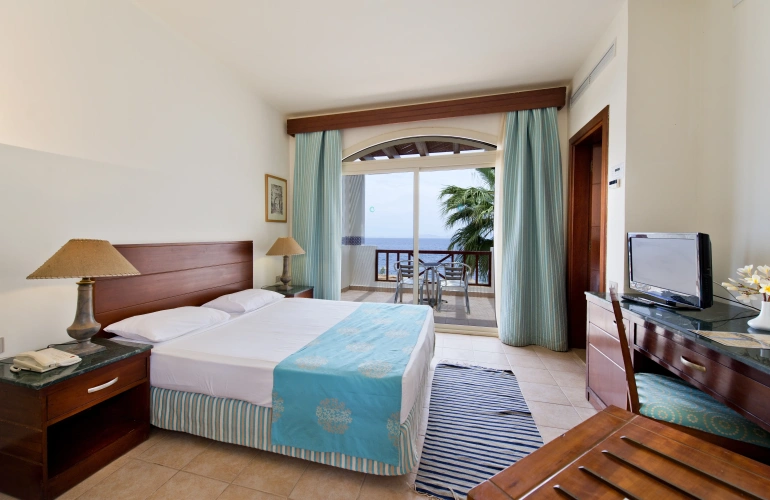 Standard Single room with partial sea view