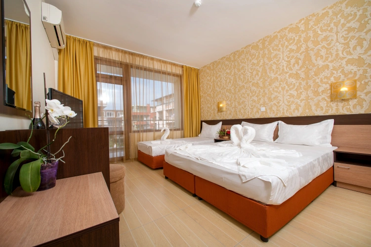 Standard Triple room with balcony and with view