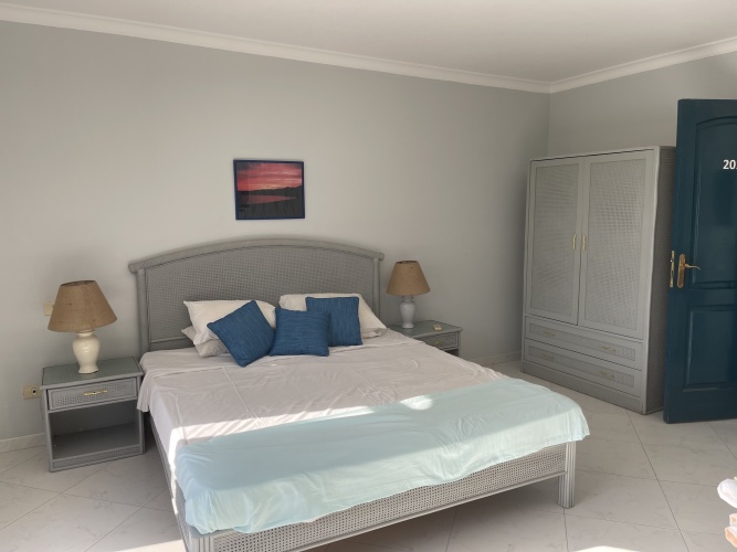 3 Bedrooms Apartment