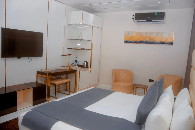 Luxury Suite