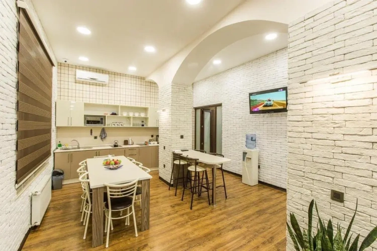 4 Bedrooms Sextuple Apartment with courtyard view