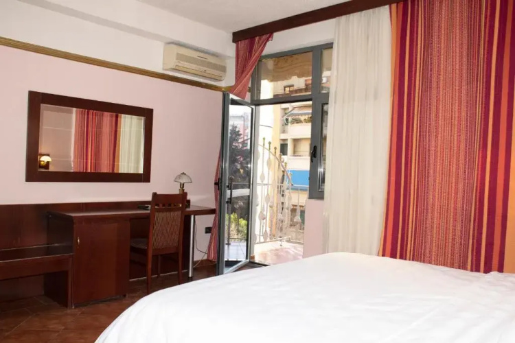 Elysee Hotel