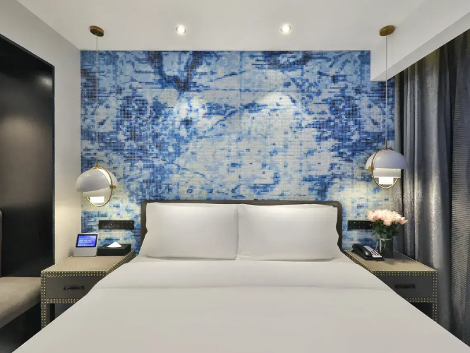 Superior room with city view