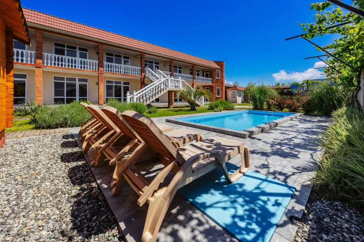 Yazon Hotel