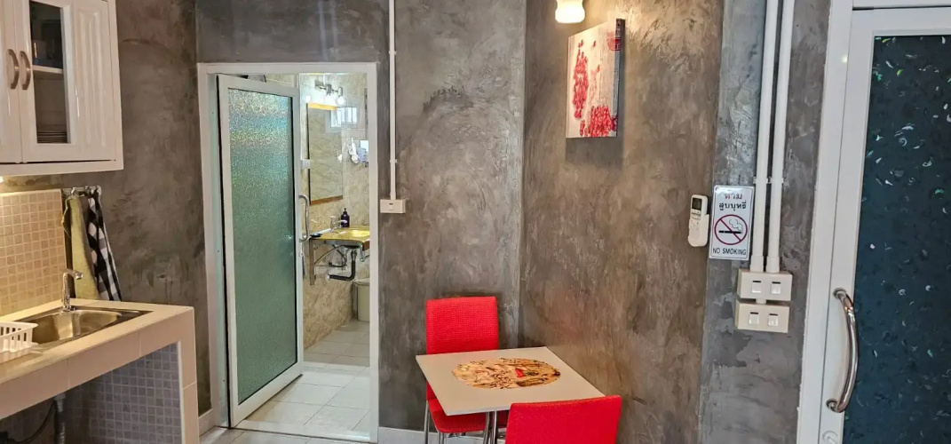 Suites & Gym Karon Apartments