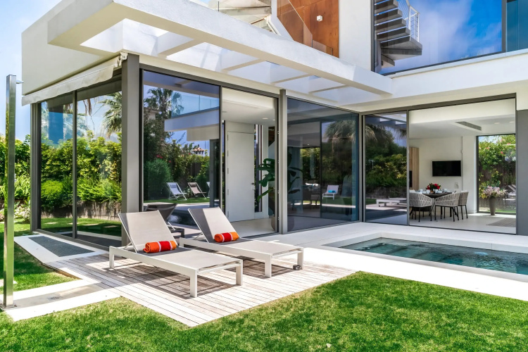 All About Villa Gladiolo