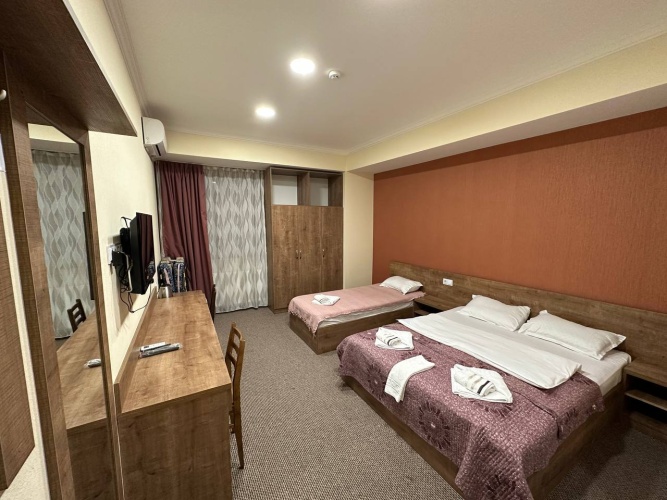 Standard Triple room