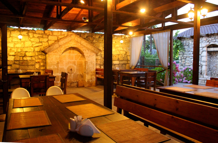 Alaku Hotel
