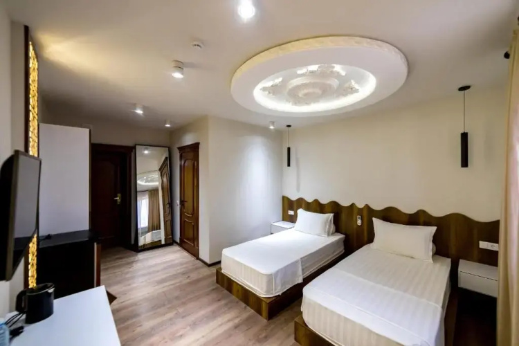 Khans Palace Hotel