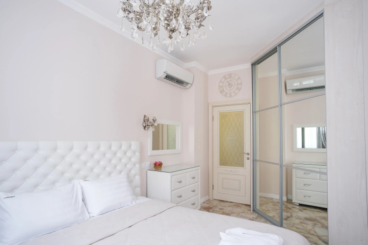 Фотография номера квартиры Апартаменты Red Apartments Арт Лайт Сити Церетели