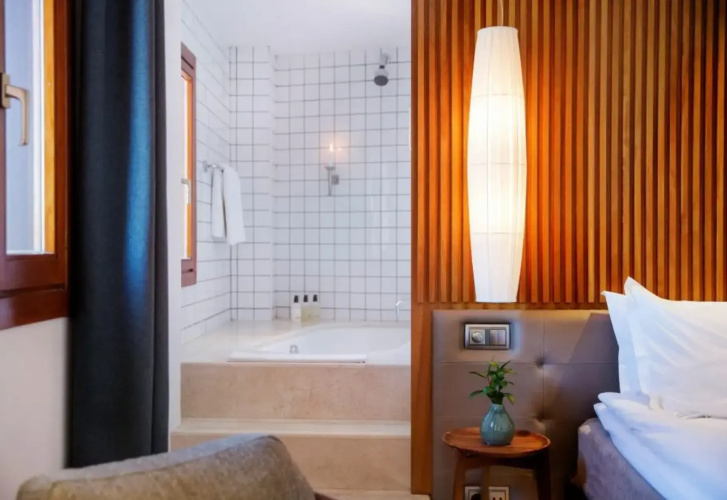 Standard room with harbour view