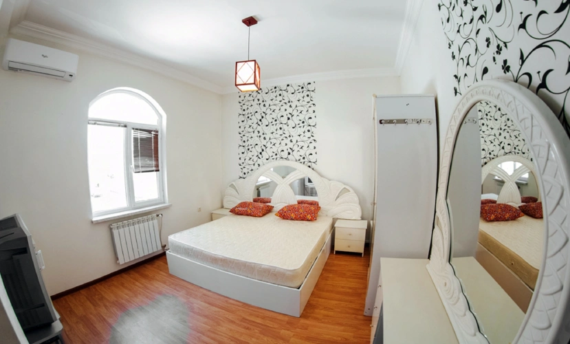 5 Bedrooms Apartment with balcony