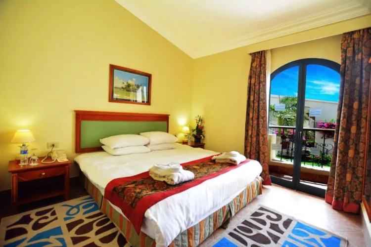 Standard room with balcony and with pool view