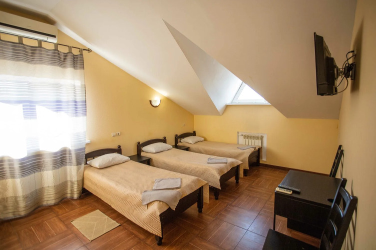 Фотография номера мини отеля Тройка