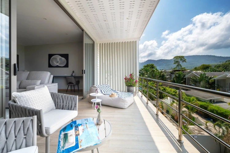 4 Bedrooms Luxury Villa with balcony and with view