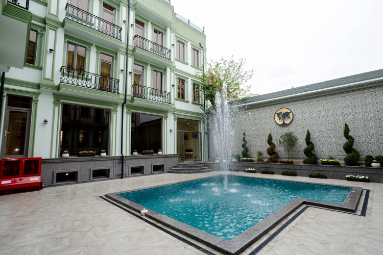 Astoria Plaza Hotel
