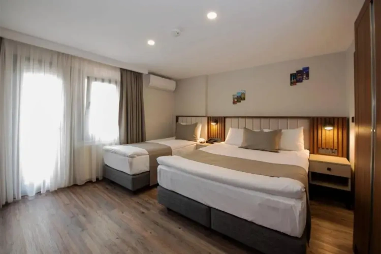 Standard Triple room with balcony