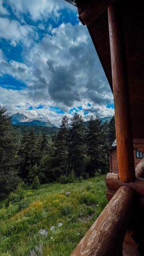 Апартаменты с балконом и с красивым видом из окна