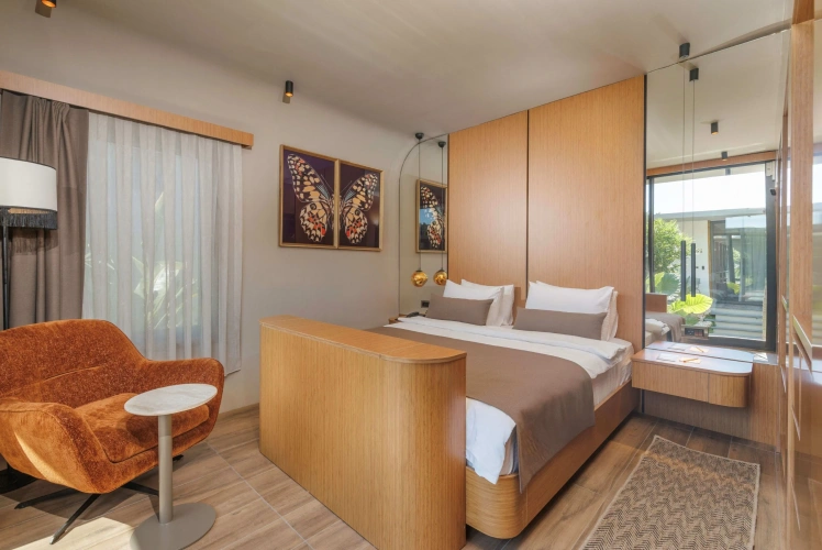Capsule Double room with balcony and with garden view