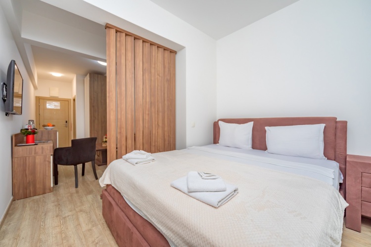 2 Bedrooms Double Apartment with city view
