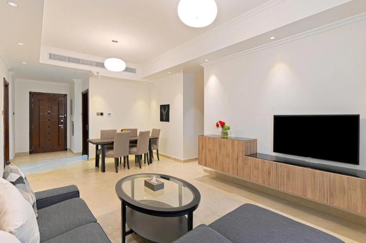 2 Bedrooms Apartment