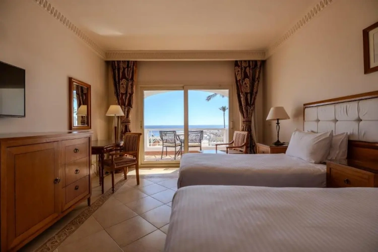 Standard room with pool view