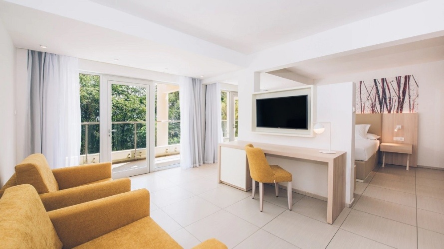 Double Junior Suite with balcony and with garden view