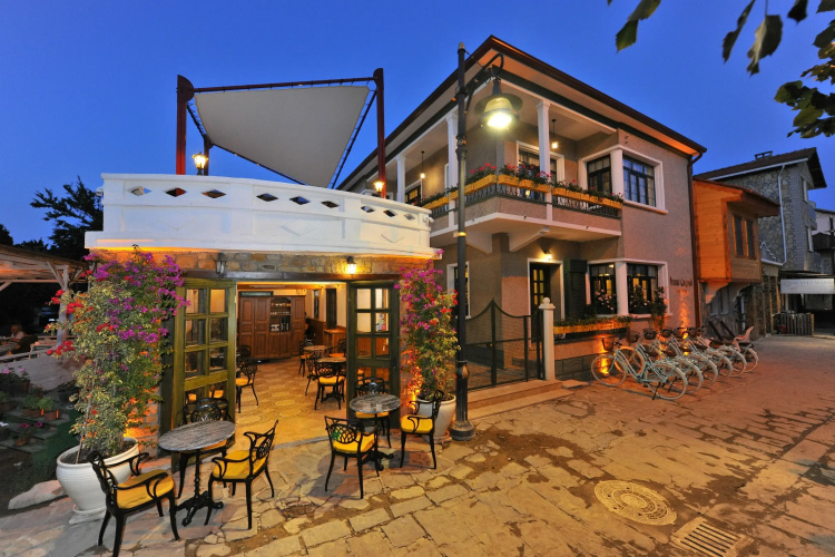 Funda Türe Mini-Hotel