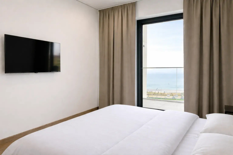 1 Bedroom Apartment with balcony and with sea view