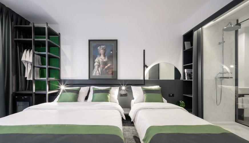 Standard Triple room