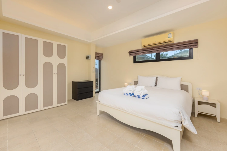 4 Bedrooms Villa