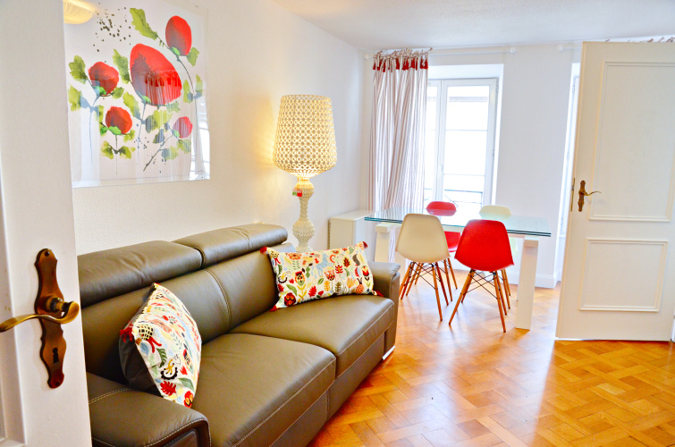 Quatre Chaises Apartments