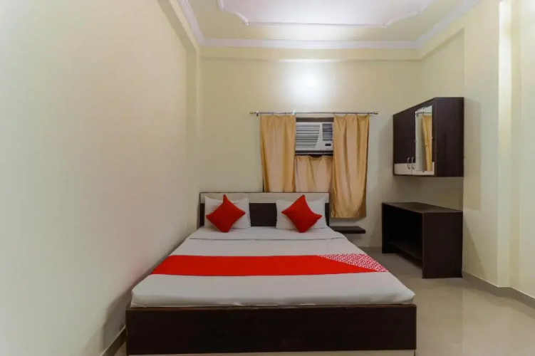 Kris International Mughalsarai Hotel