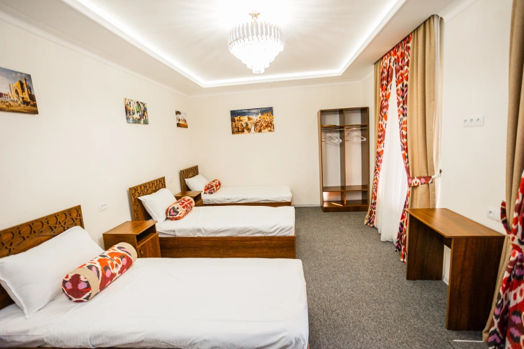 Standard Triple room with courtyard view