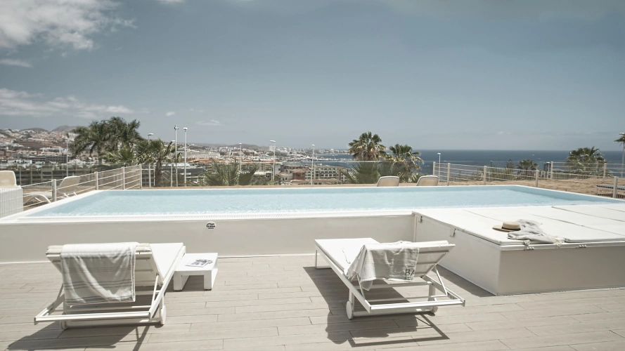 1 Bedroom Extra Large Room Breeze Divinity Suite with partial sea view