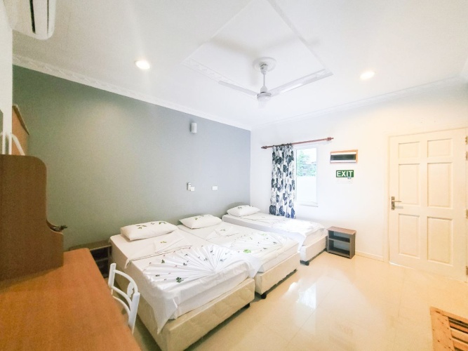 Deluxe Triple room with city view
