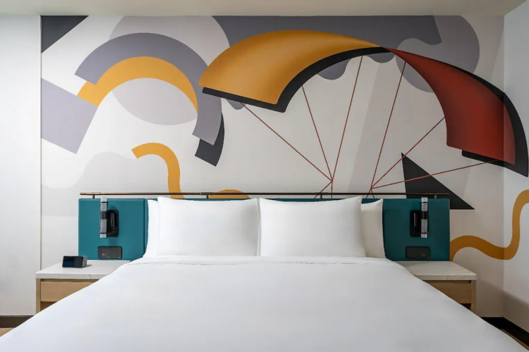 Stylish Sunkissed Double room with balcony and with city view